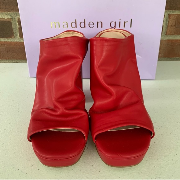 Madden Girl Lambie red chucky heel mule sandals - Picture 4 of 10